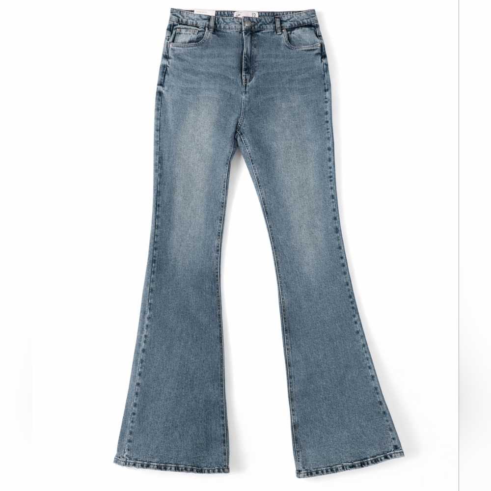 BNWT Refuge Flare Jeans - Size 13 - Light Wash
